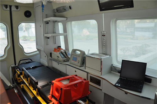 泽州县救护车内部